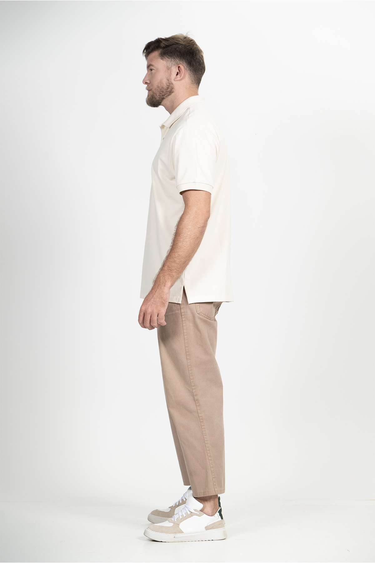Camisa gola polo Off White de piquet, clássica e confortável.
