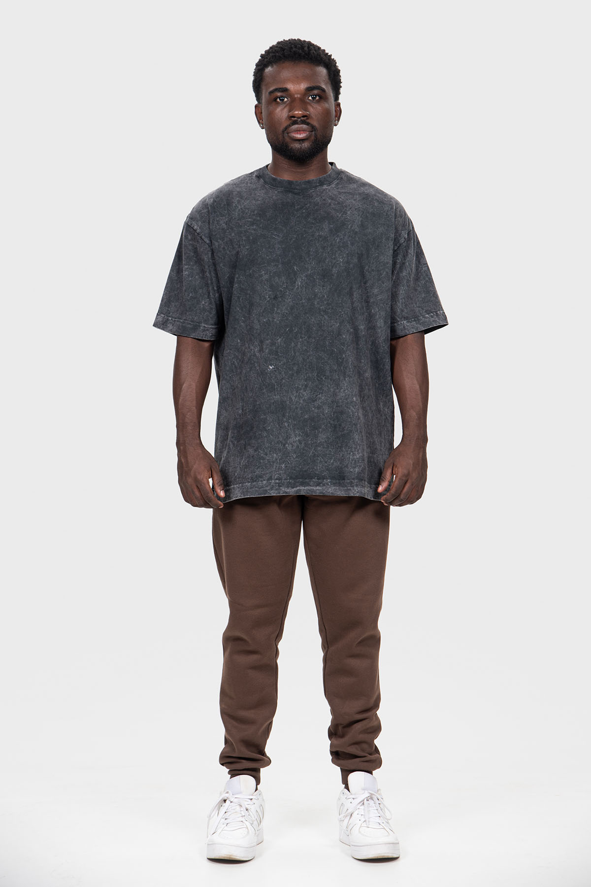 Oversized Burn Preta Marmorizada – 220g de presença, caimento largo, fio 20.1 e textura estonada.