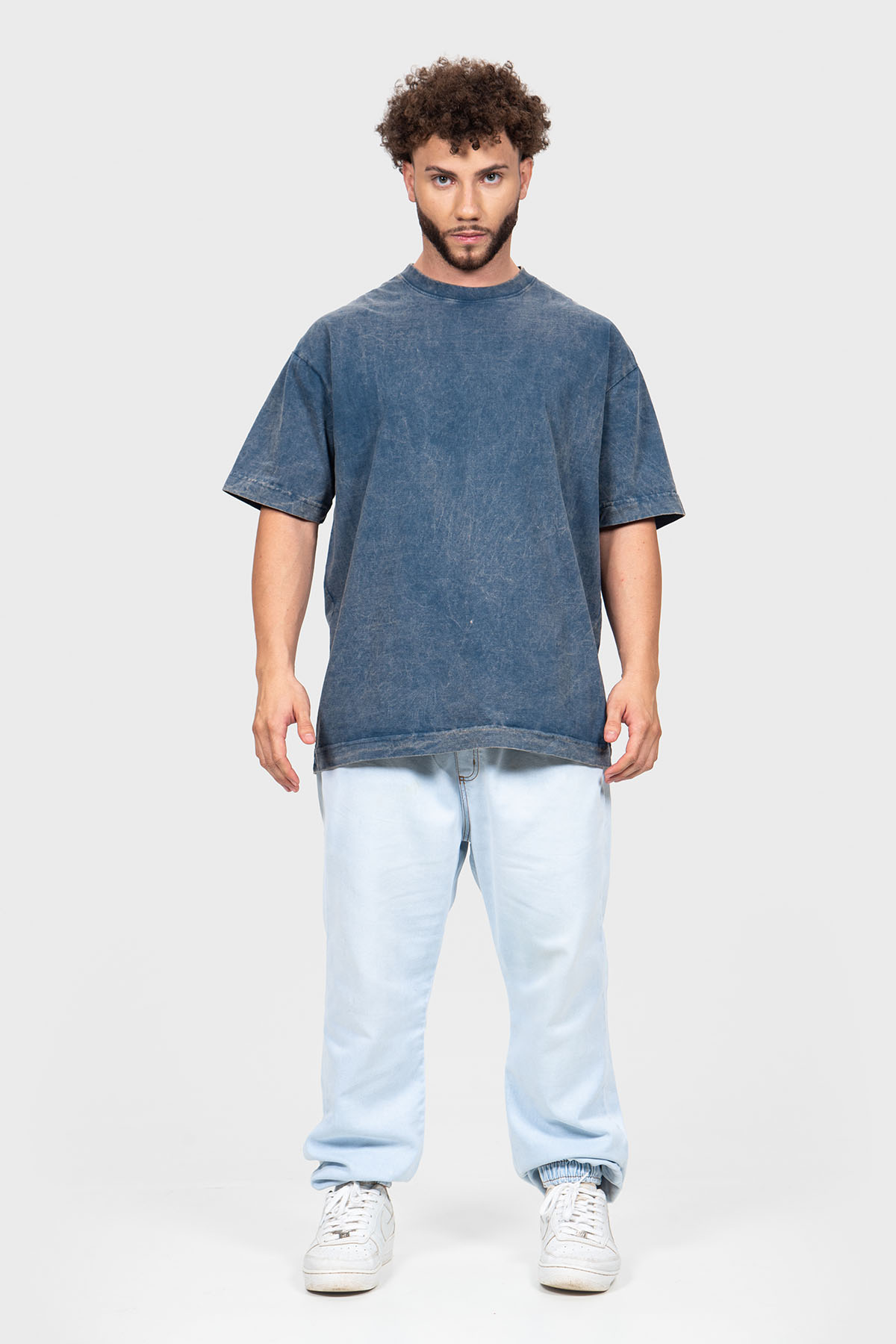 Oversized Burn Azul Vintage Mármore – 220g de presença, caimento largo, fio 20.1 e textura estonada.