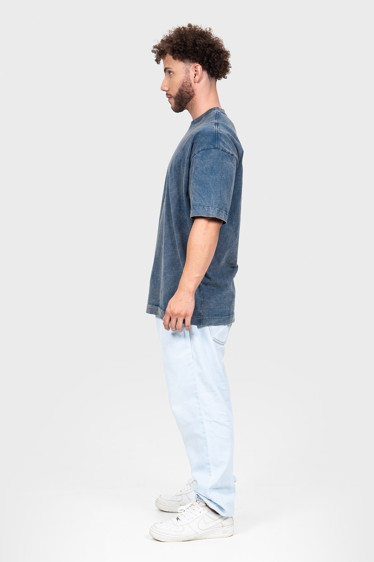 Oversized Burn Azul Vintage Mármore – 220g de presença, caimento largo, fio 20.1 e textura estonada.